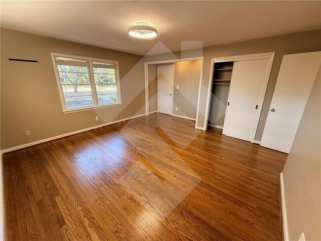 Building Photo - 140 Spring Dr