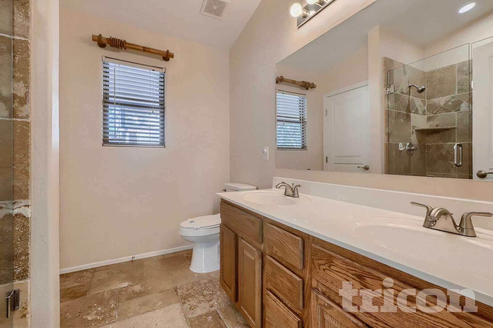 Building Photo - 4410 W Donner Dr