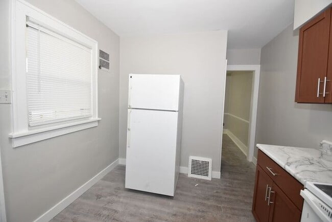 Building Photo - 2 bedroom Mishawaka Duplex