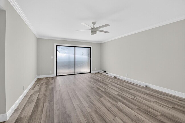 Building Photo - 7076 Huntington Ln