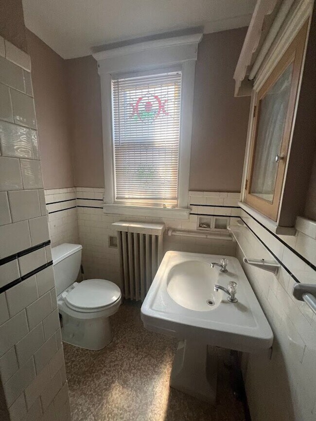 Building Photo - 1324 Perkiomen Ave