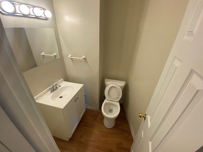 Building Photo - Updated 4 bed 1.5 Bath in Omaha