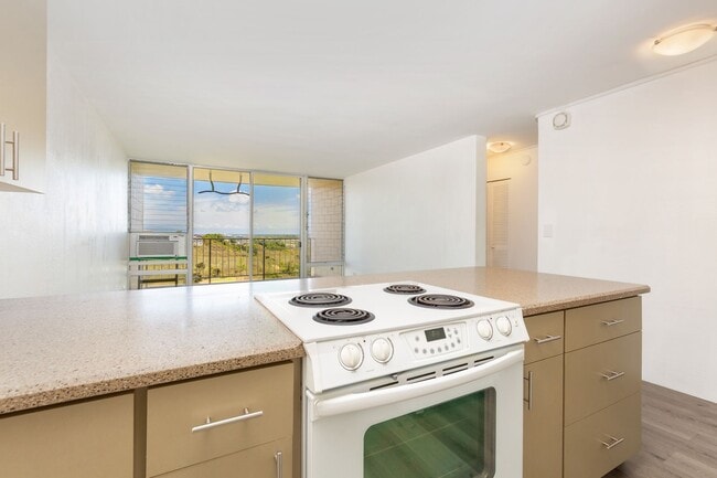 Building Photo - Spacious 2 bedroom 2 bath with Resort Style Amenities!