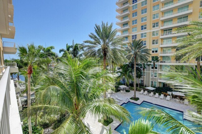 Building Photo - 700 E Boynton Beach Blvd