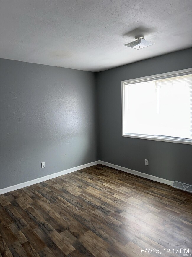 Building Photo - 41052 Gunter Ct