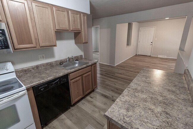 Building Photo - 216 Wheaton Ct