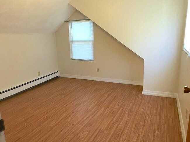 Building Photo - 144 Thorndike St