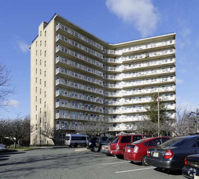 Back Bay Gardens 535 Avenue A Bayonne NJ 07002 Apartment Finder