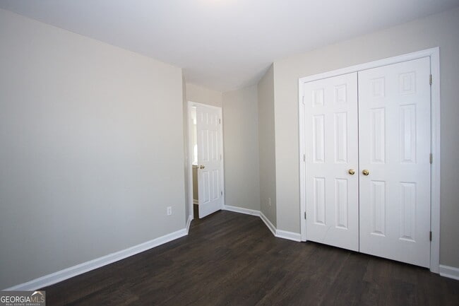 Building Photo - 585 Chapel Walk Ln SE