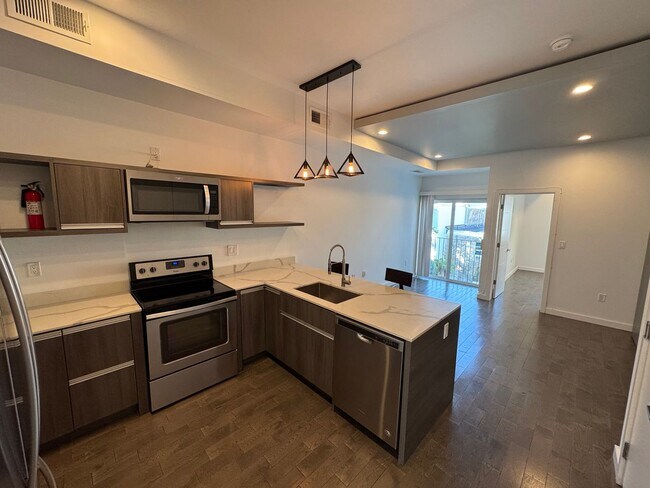 Building Photo - 2028 E Fletcher St