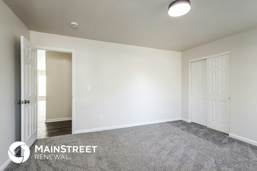 Building Photo - 7003 Hollow Oaks Dr