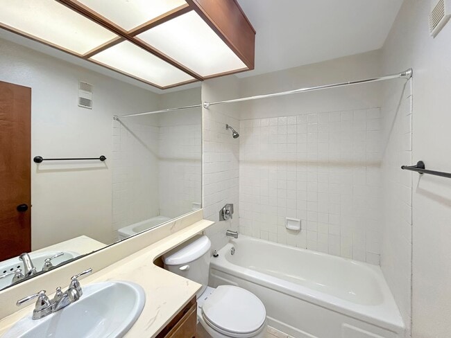 Building Photo - Amazing 2BR/2BA in the heart of UTC! Parki...