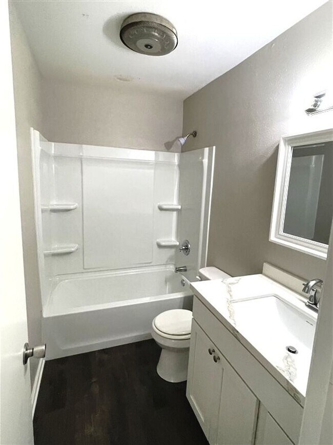 Building Photo - Updated Townhome for lease | 10009 Smither...