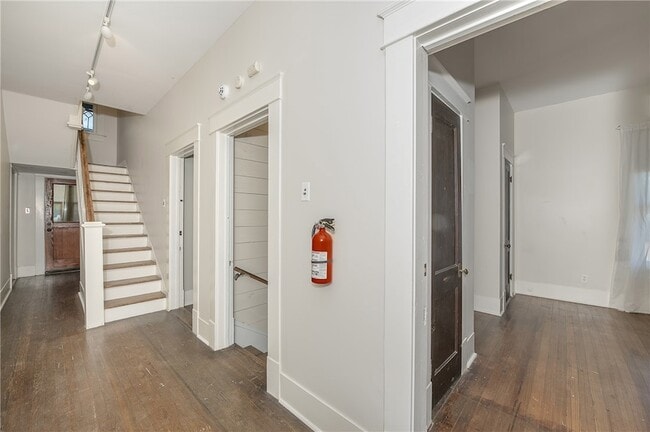 Building Photo - 206 S Sims Ave