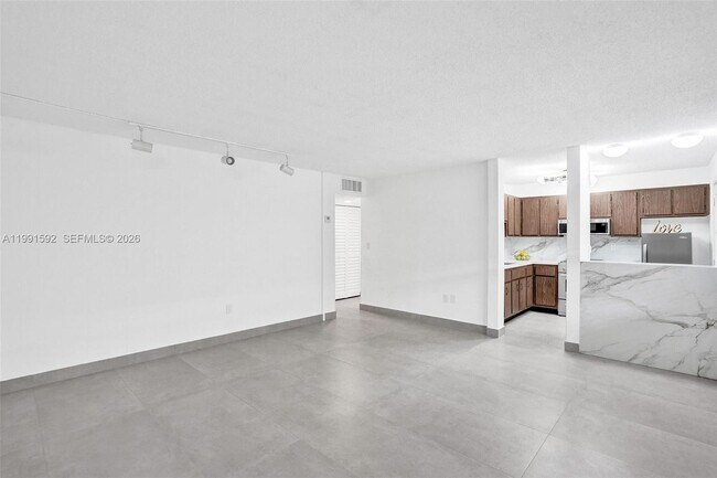 Building Photo - 5325 SW 77th Ct