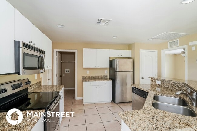 Building Photo - 528 Columbus Blvd S