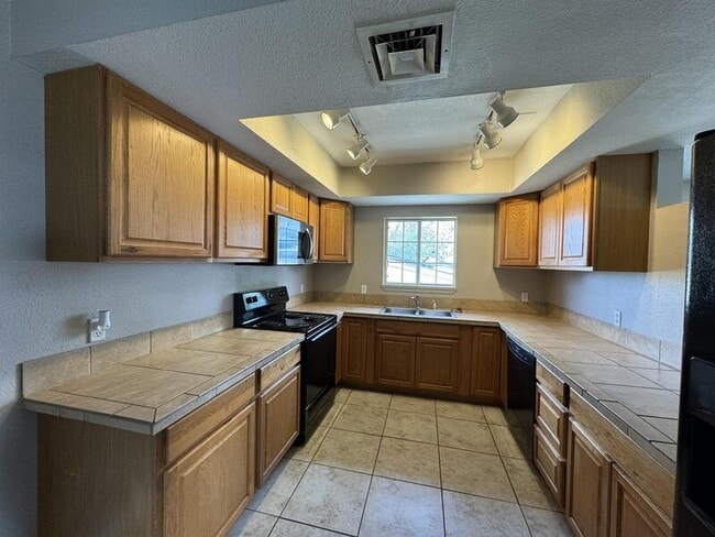 Building Photo - 1345 Agate Ave