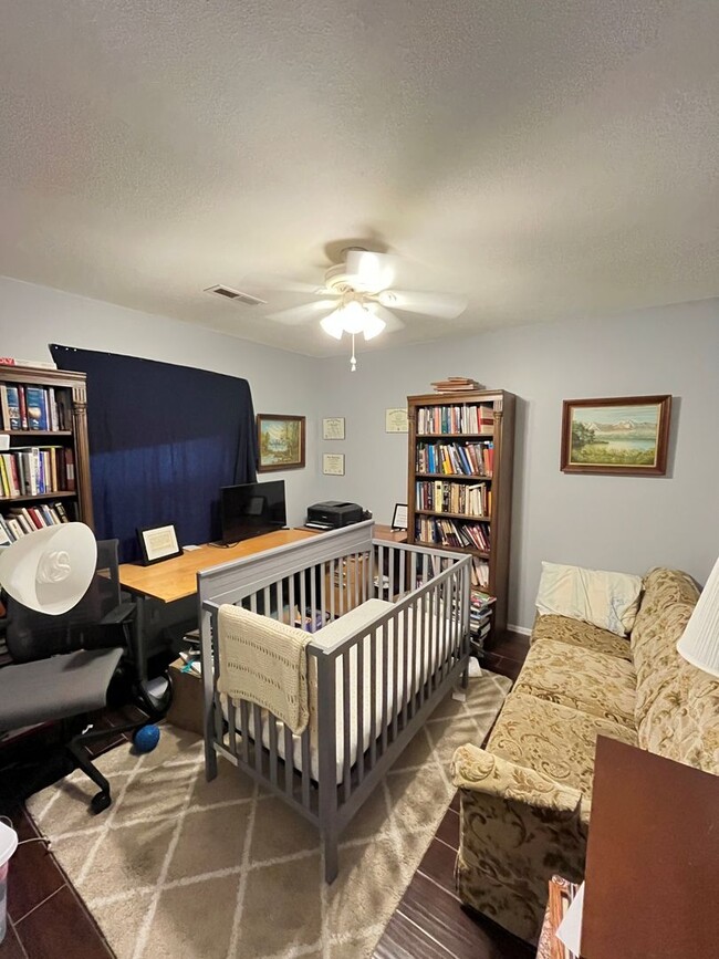 Building Photo - Superb 3 bedroom 2.5 bath home in Springda...