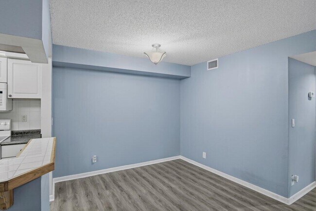 Building Photo - 2500 SE Anchorage Cove