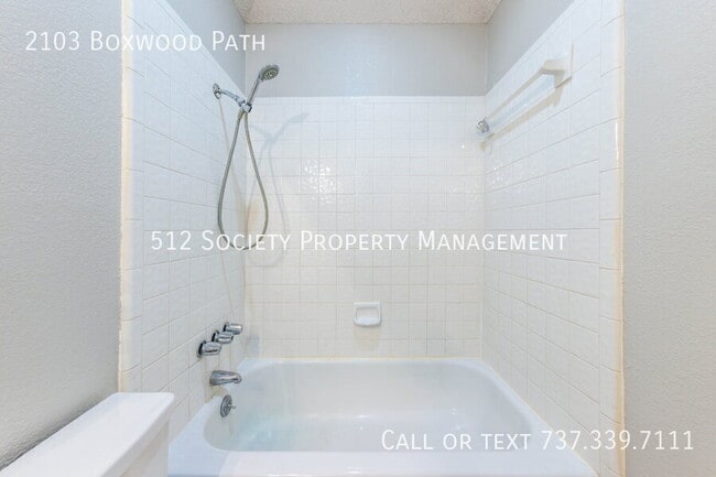 Building Photo - 2103 Boxwood Path