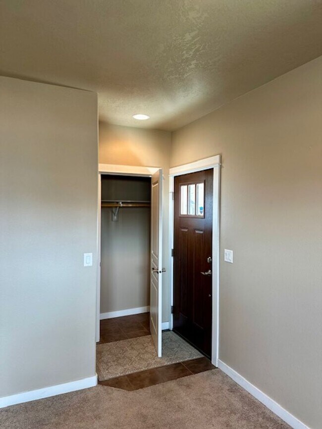 Building Photo - 63266 NW Newhall Pl