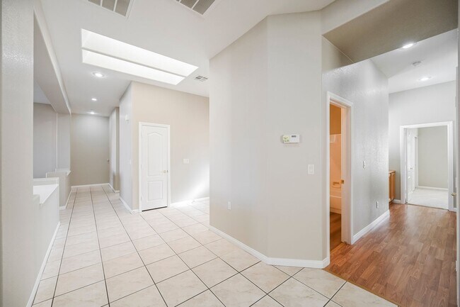 Building Photo - 2716 Thomasville Ave