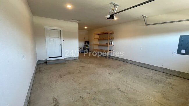 Building Photo - Modern 3 BD | 2 BA Home w/ Bonus Room - Es...