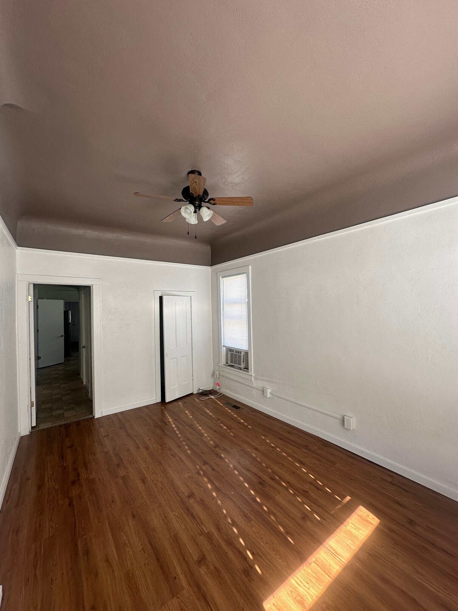 Building Photo - 315 N Locke Ave