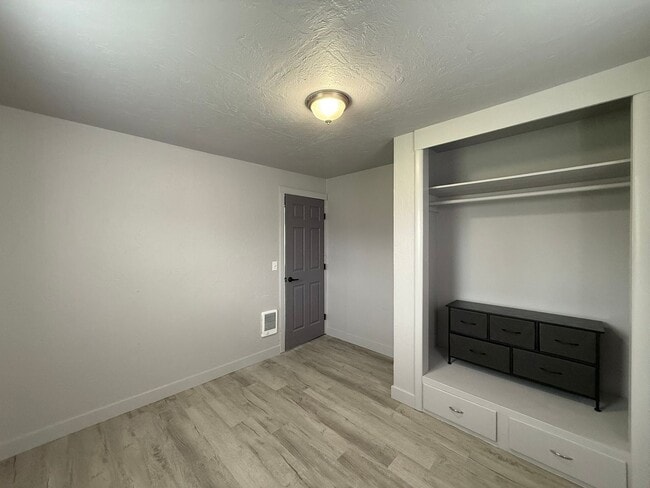 Building Photo - Freshly Updated Thurston Home!