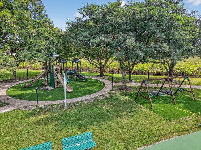 Building Photo - 9826 Vía Amati