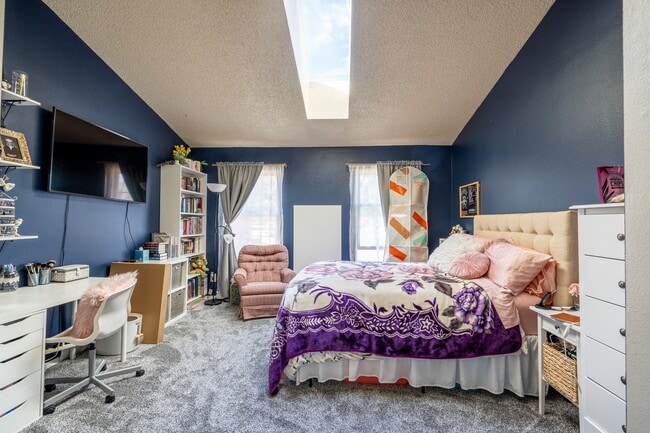 Building Photo - 3612 Queen Anne Way