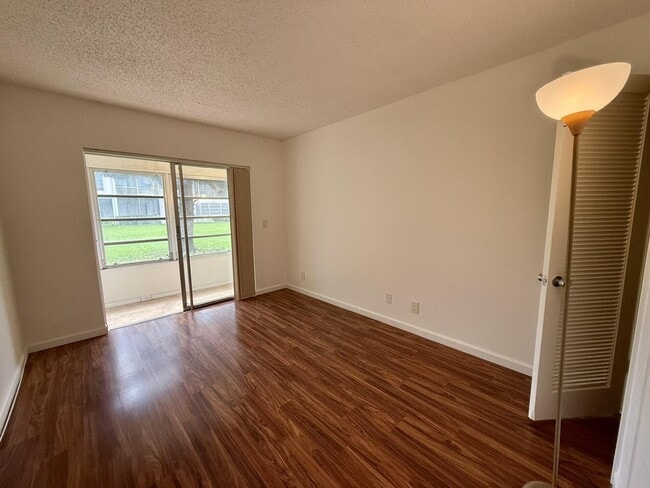 Building Photo - 28 Easthampton B