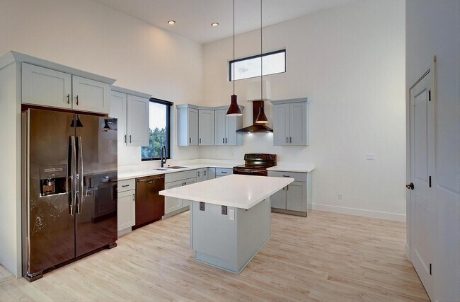 Building Photo - 1221 East Emma Drive