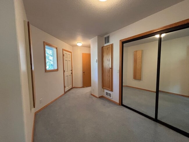 Building Photo - Stunning 3 Bed/ 2.5-Bath Home on the River...