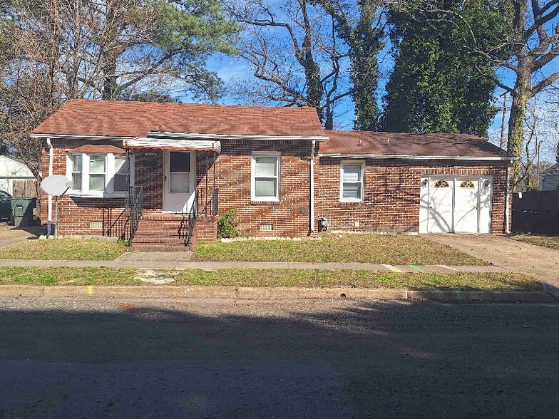 Primary Photo - 2710 Grandy Ave
