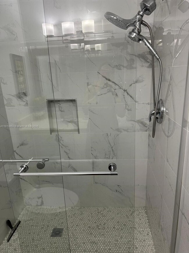 Building Photo - 5169 Lakefront Blvd