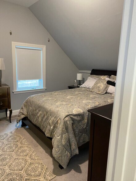 Building Photo - 10 Beehive Dr