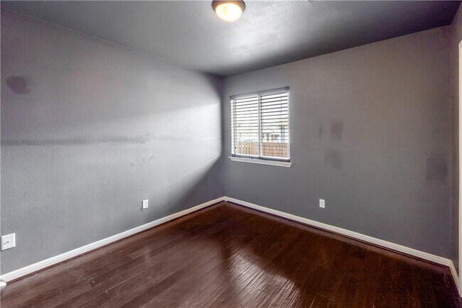 Building Photo - 107 Creston St