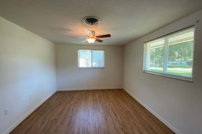 Building Photo - 1835 Neptune Dr