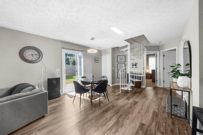 Building Photo - 820 Camelon Ct