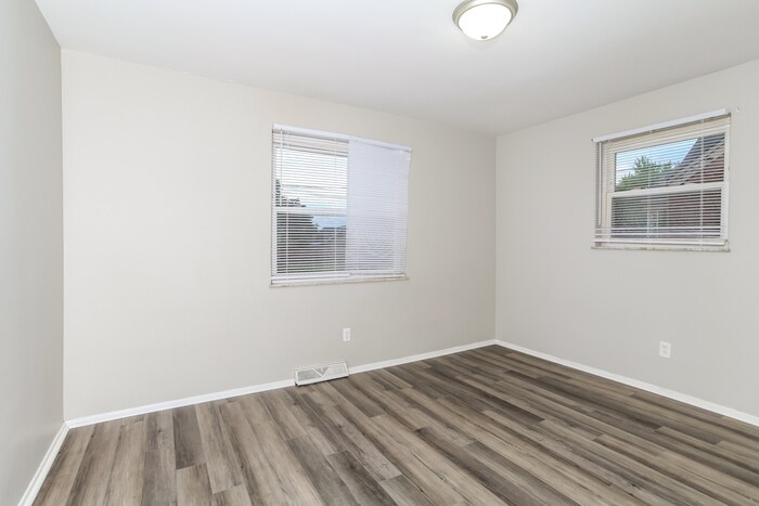 Building Photo - 9340 Comstock Dr