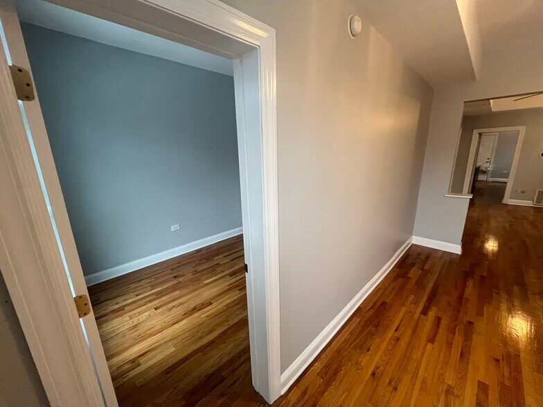 Building Photo - 6444 S Dorchester Ave