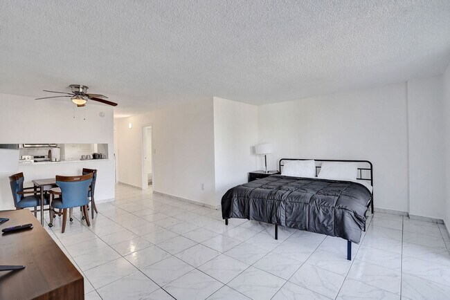 Building Photo - 777 NW 155th Ln