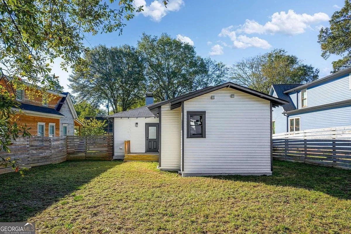 Building Photo - 733 Bonnie Brae Ave SW