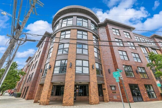 Building Photo - 70 Adams St