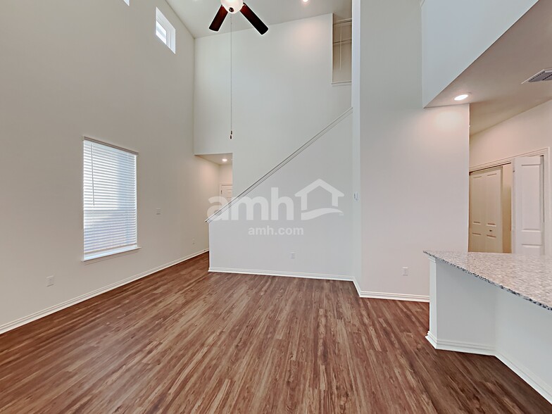 Building Photo - 2710 Lillybrook Ln