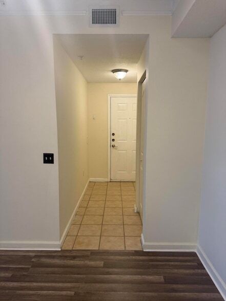 Building Photo - 9901 Baywinds Blvd