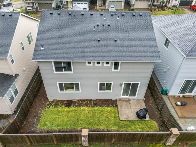 Building Photo - Stunning 4 Bed/2.5 Bath Modern Farmhouse in Scouters Mountain - HV