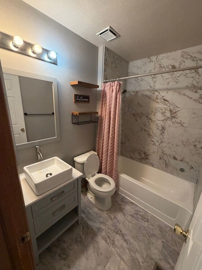 Building Photo - Vickers Heights 4 Bedroom, 3 Bathroom Single Family Home with Fenced in Yard