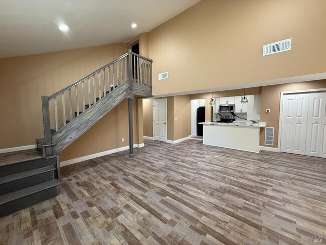 Building Photo - 666 Belvedere Dr